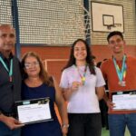 ESTUDANTE COM QUASE 10 GRAUS EM CADA OLHO RECEBE NOVOS ÓCULOS PELO PROJETO ENXERGANDO O FUTURO